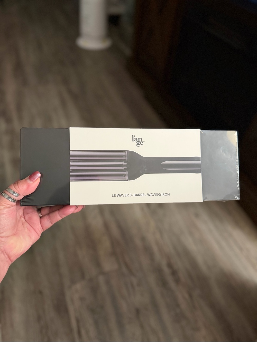 Lange 3-Barrel Waver - Color Black. Unopened